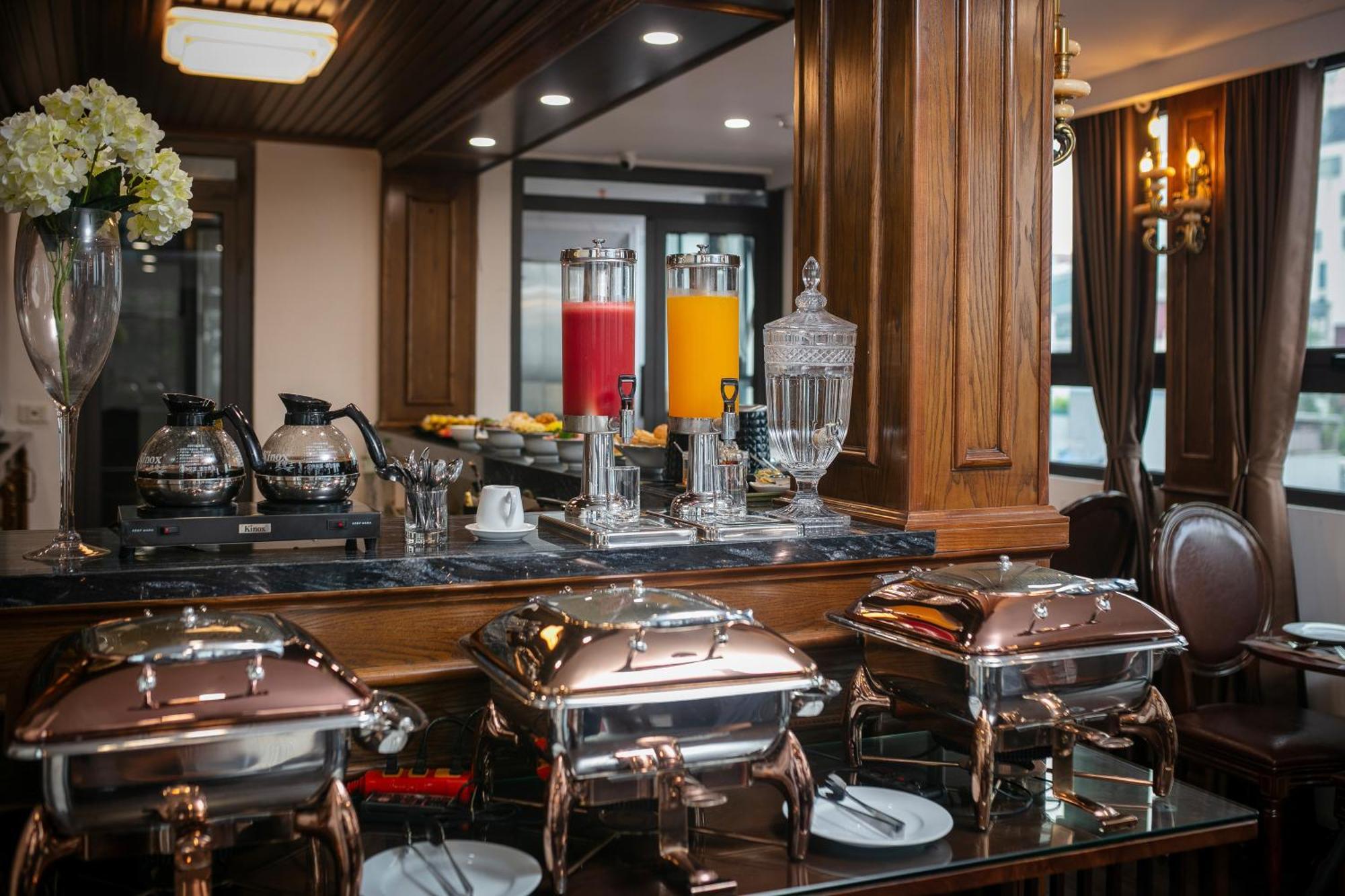 Trangtrang Luxury Hotel Hanoi Buitenkant foto