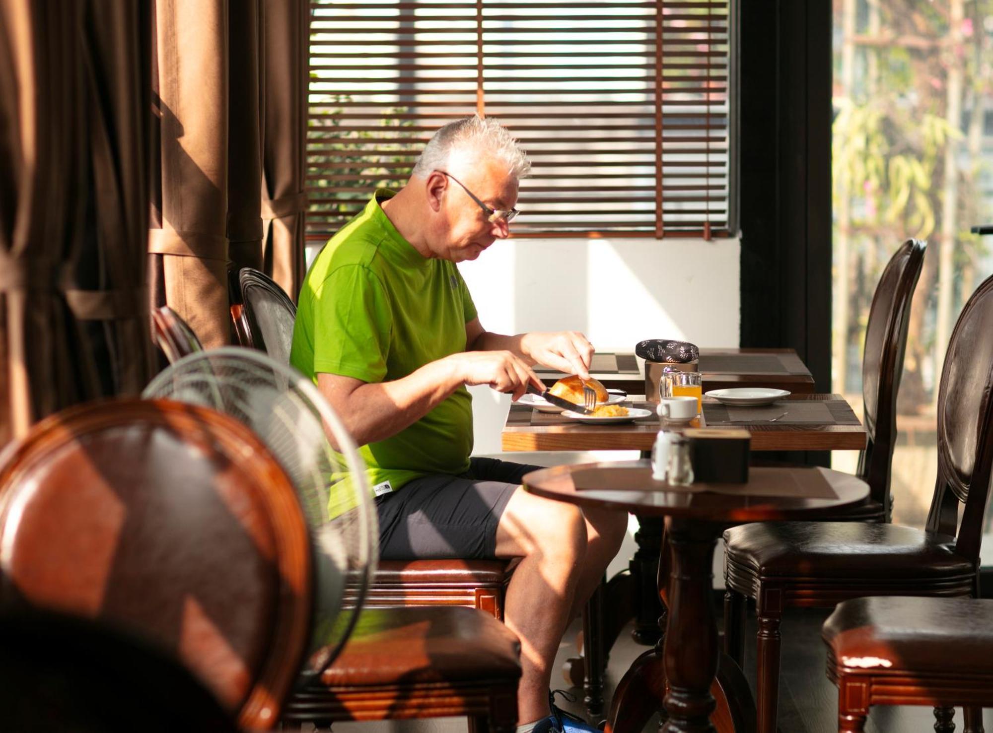 Trangtrang Luxury Hotel Hanoi Buitenkant foto